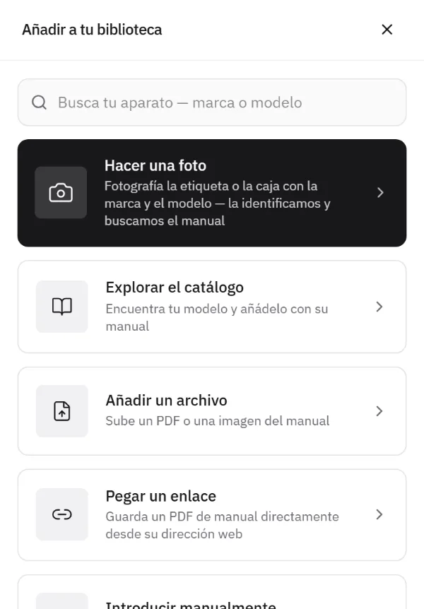 Pantalla de Manualify: la ventana Añadir con un campo de búsqueda y los botones de foto, catálogo, archivo, enlace y entrada a mano.